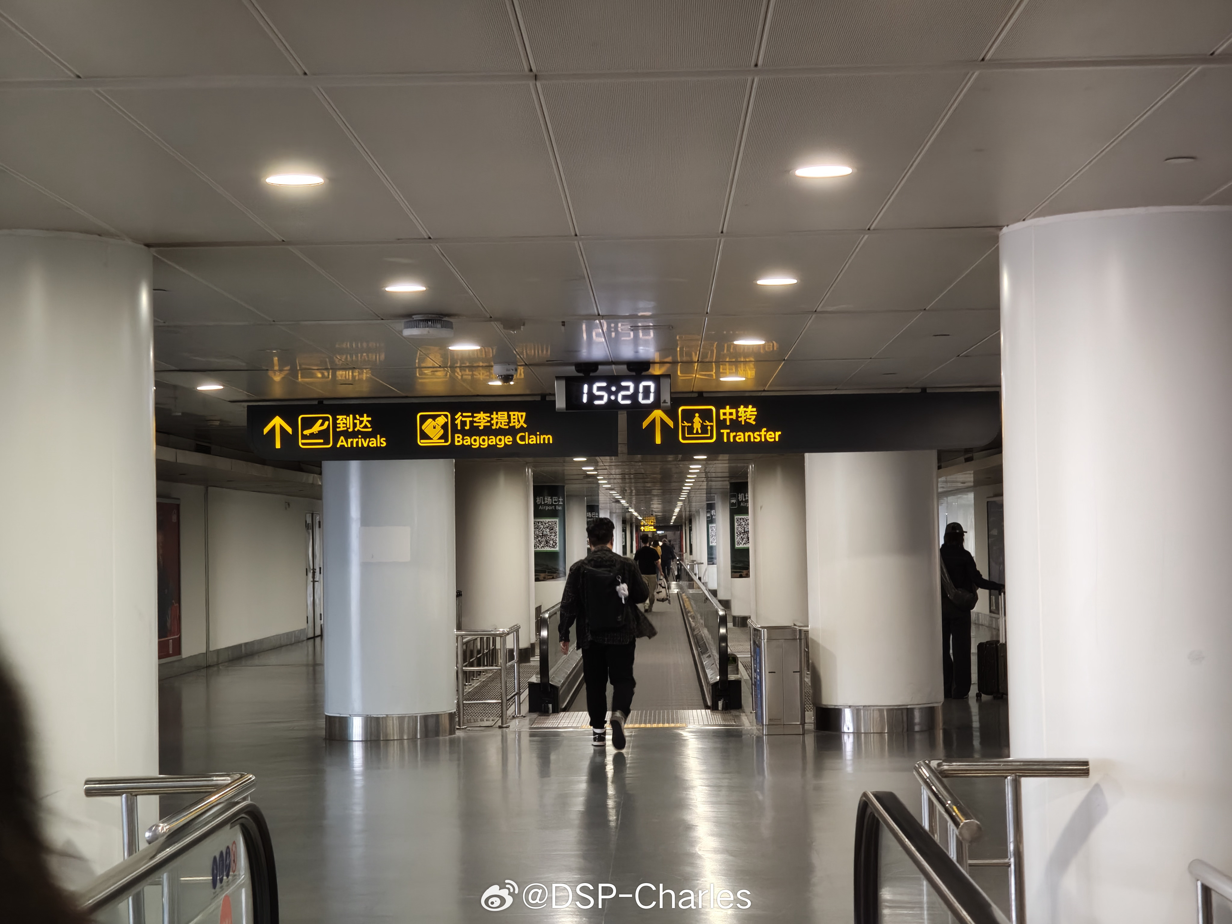 之前网传三月底广州白云T1要关，剩余航司搬到T3，但是现在来看还在继续运营。不知