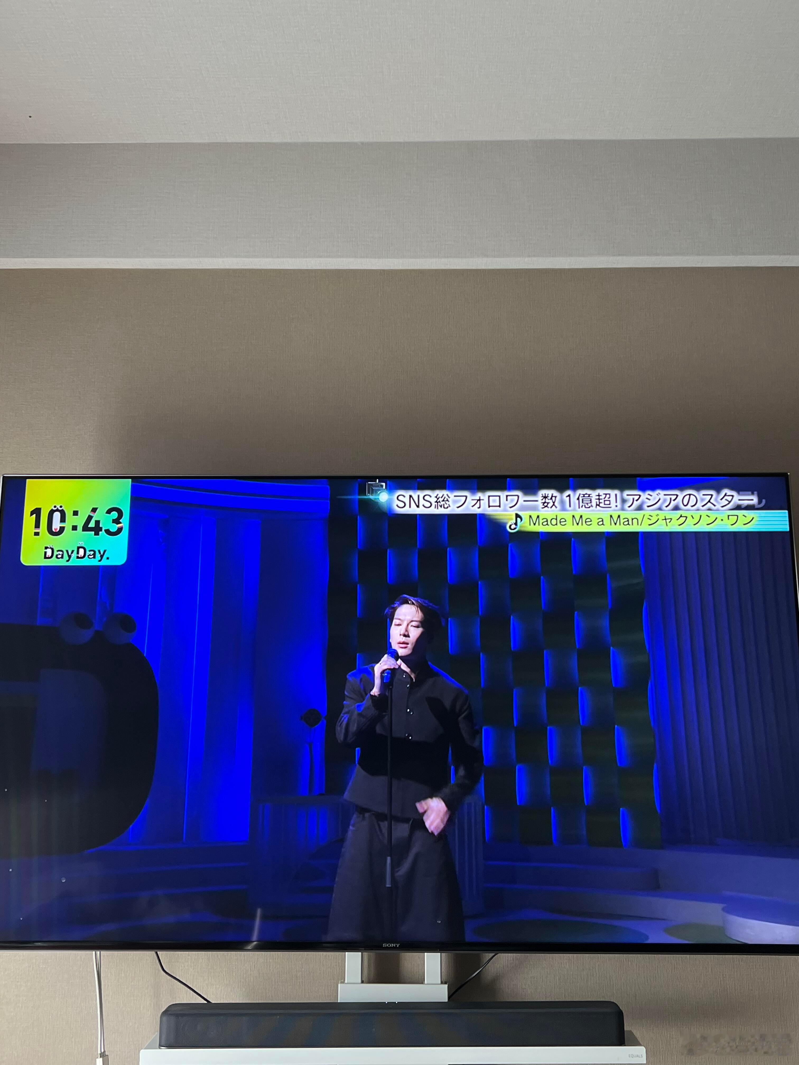 打开日本电视台看到王嘉尔 日本DayDay节目上看到表演《Made Me a M