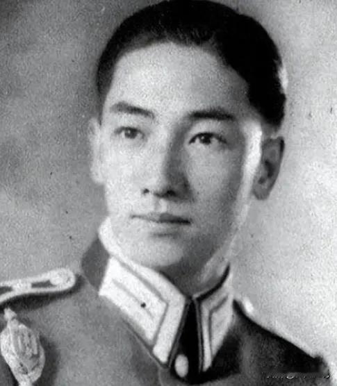 1997年，蒋纬国病逝，宋美龄派人查账，发现养了81年的儿子，身后竟是一堆债务。