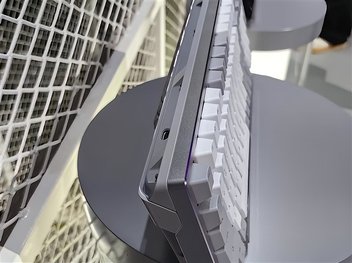 2299元！ROG夜魔98 HE無線鍵盤發布：HFX V2磁軸、OLED彩屏