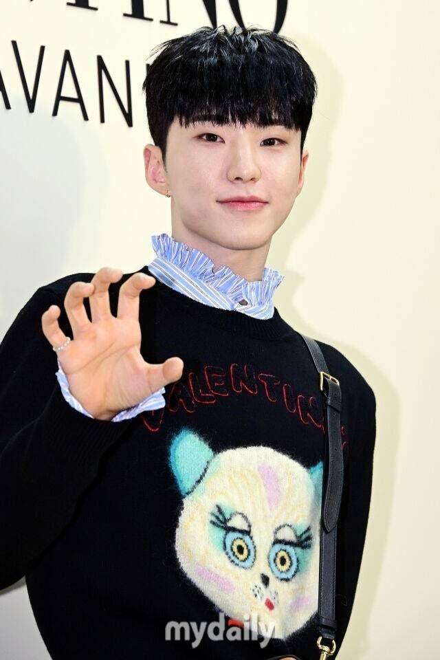 SEVENTEEN Hoshi权顺荣捐款1亿韩元援助赞比亚新建五个教室…服役中的