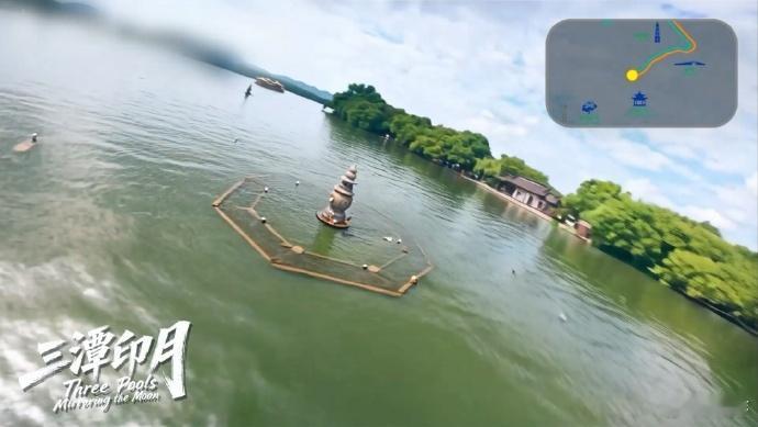 跟跑友唠起杭马还在感慨，杭州马拉松让中式浪漫具象化了 11月2日的赛道太绝了！从