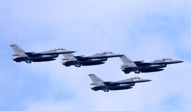 华盛顿这笔军火生意，怕是算错了账！F-16V 战机正往中国台湾地区运，国防部的严