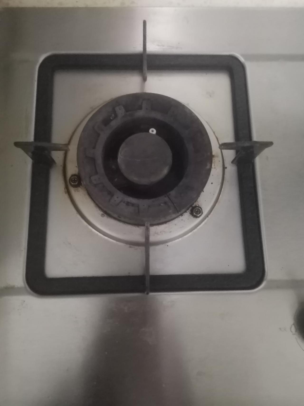 #秋日生活记录#中午到我弟家吃饭，发现他家的灶是这样的支架，非常不稳。
我本来想