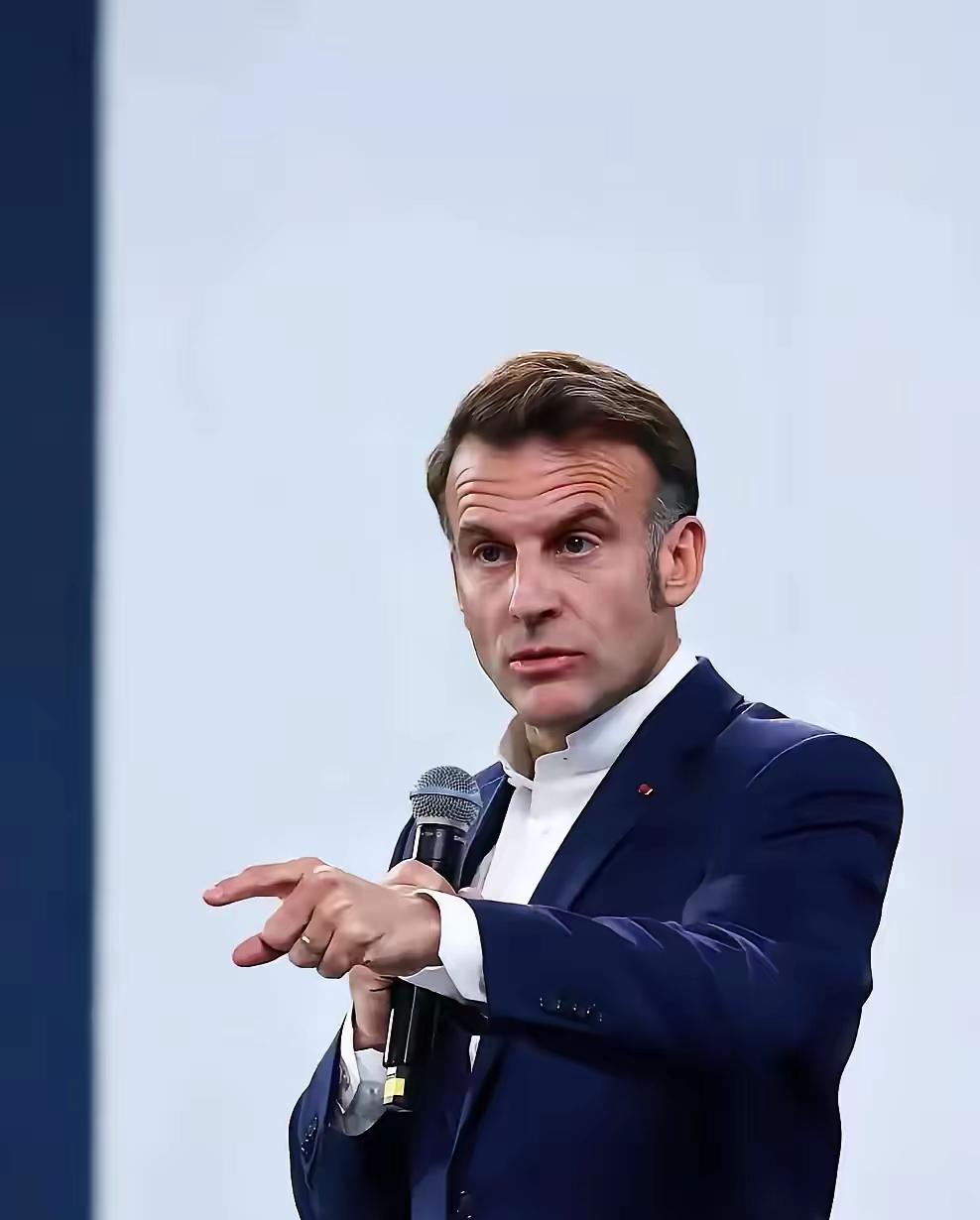 欧洲领导人密谈录音曝光，信息量巨大。马克龙亲口警告，美国可能在领土问题上出卖乌克