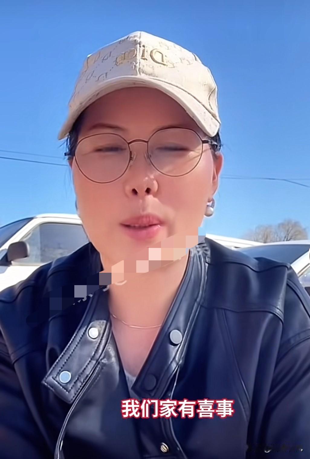 小杨阿姨，三喜临门啦！
原来马筱梅说的是真的，小杨阿姨提前跟老板娘讲了家里有喜事