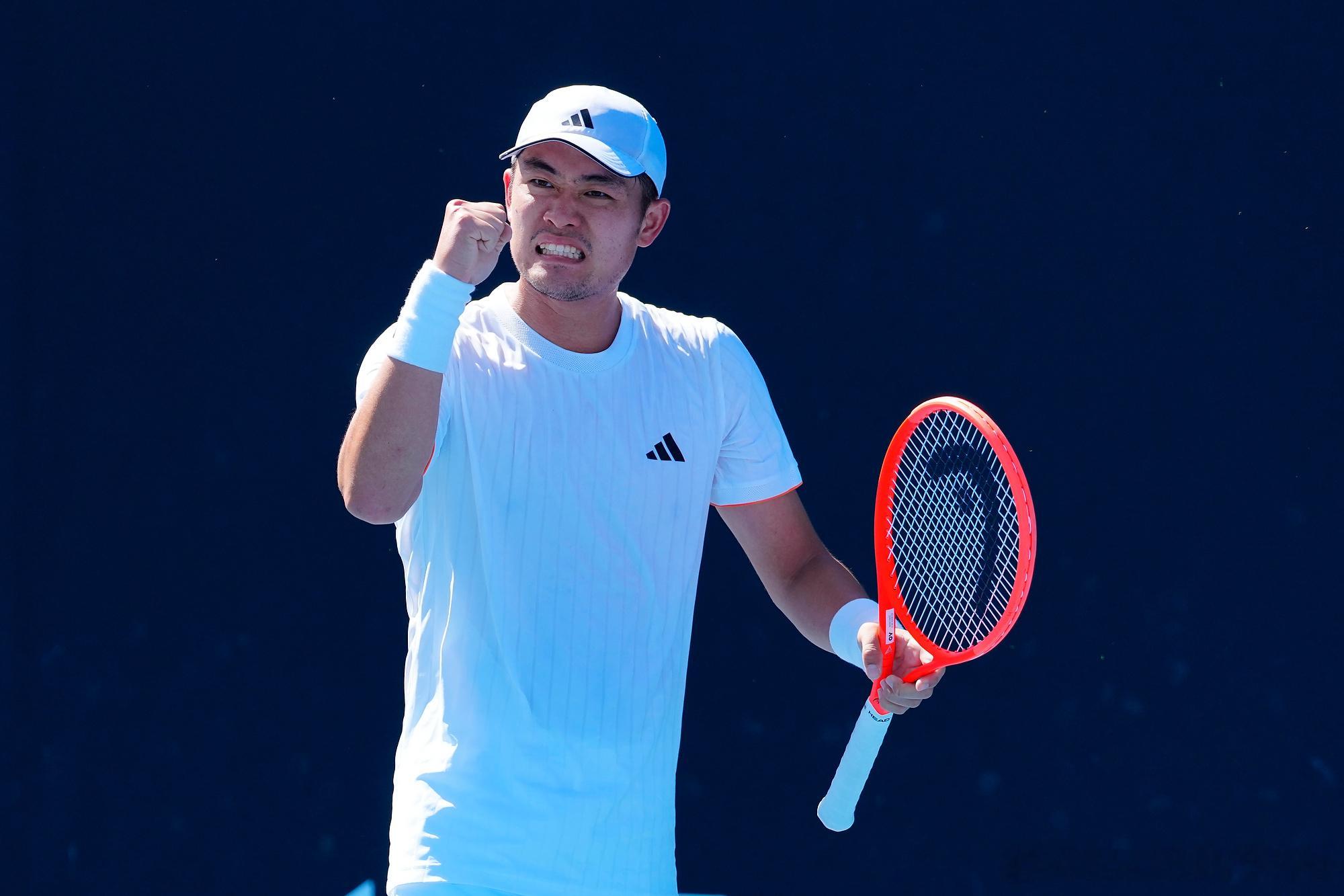 吴易昺vs斯皮泽里 比赛进行中🇨🇳吴易昺2-6/4-6/7-6(4)/6-4