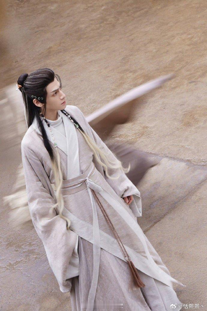 看出来罗云熙很有礼貌了罗云熙这波 “先拒后应” 全是礼貌，杨迪说想吃宽粉，他一开