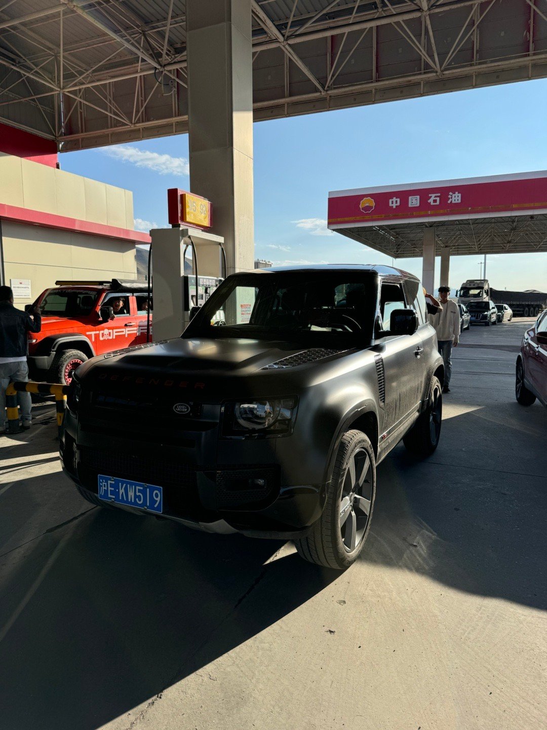 昨天从伊宁回乌鲁木齐，连霍上碰到了大堵车，堵了得有一个点儿。还碰见了一个波兰来的