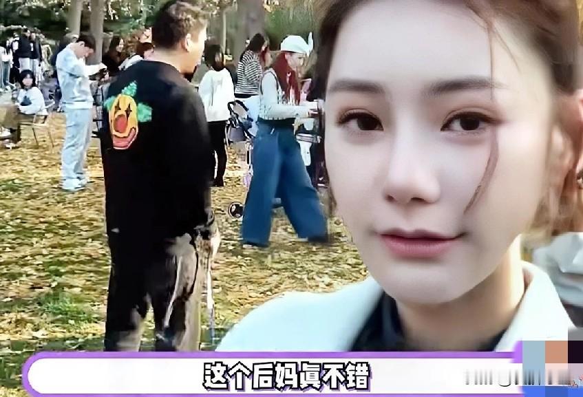 汪小菲的孩子睡眠问题不少，小玥儿抓大人衣角或和博美同睡，儿子汪希箖依赖保姆。分床