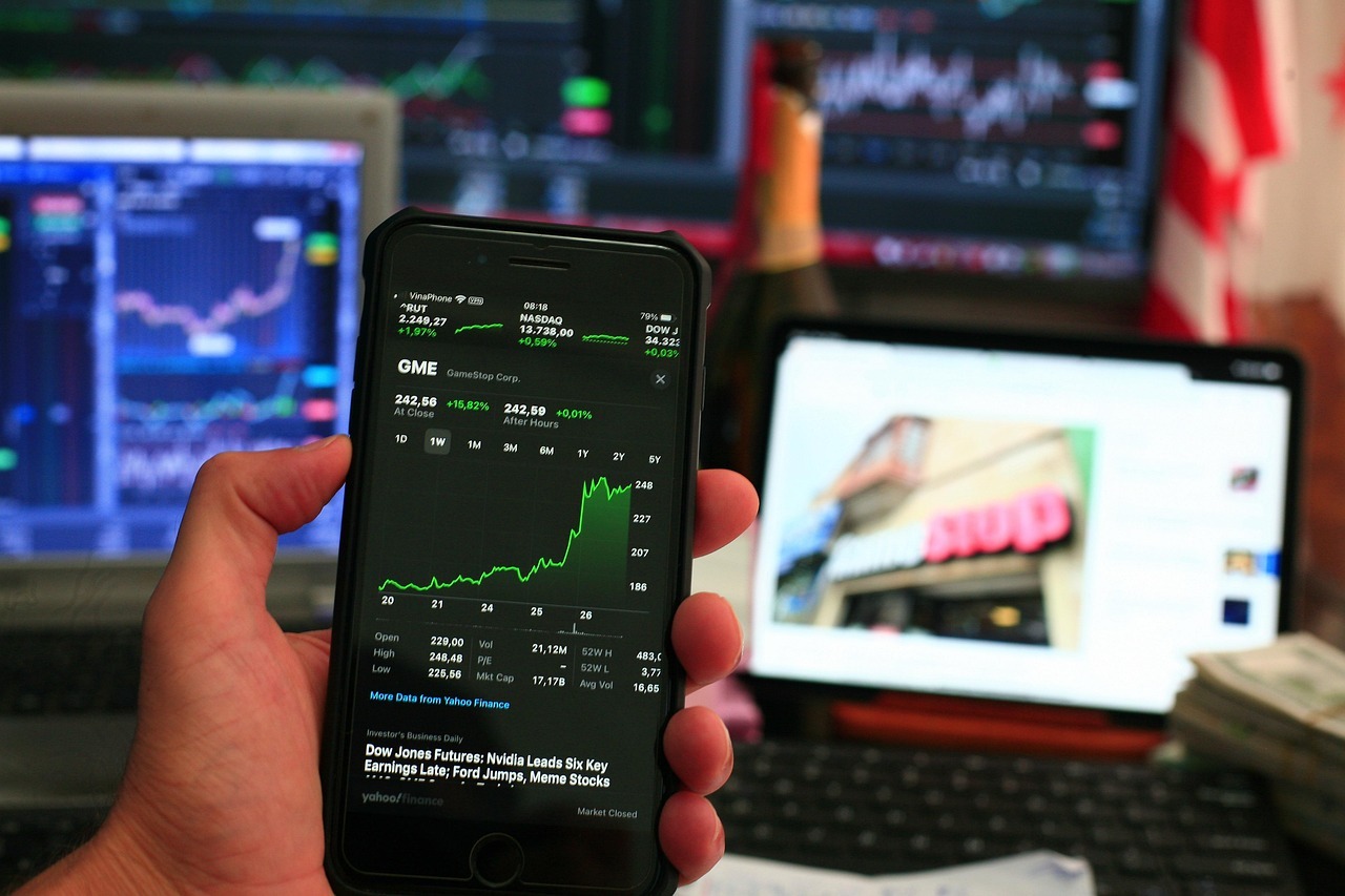 中签率0.3%-0.7%，是普通科创板新股的十倍，长鑫科技今天申购。发行价8.6