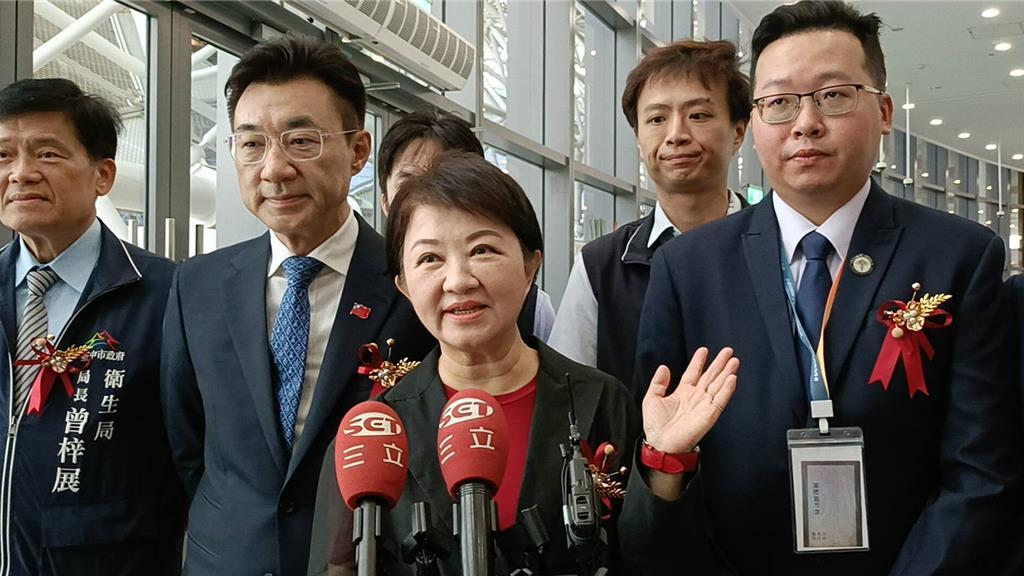 无人机加500亿，卢秀燕第一时间公开站台力挺，喊出“3 hold住”的口号。
