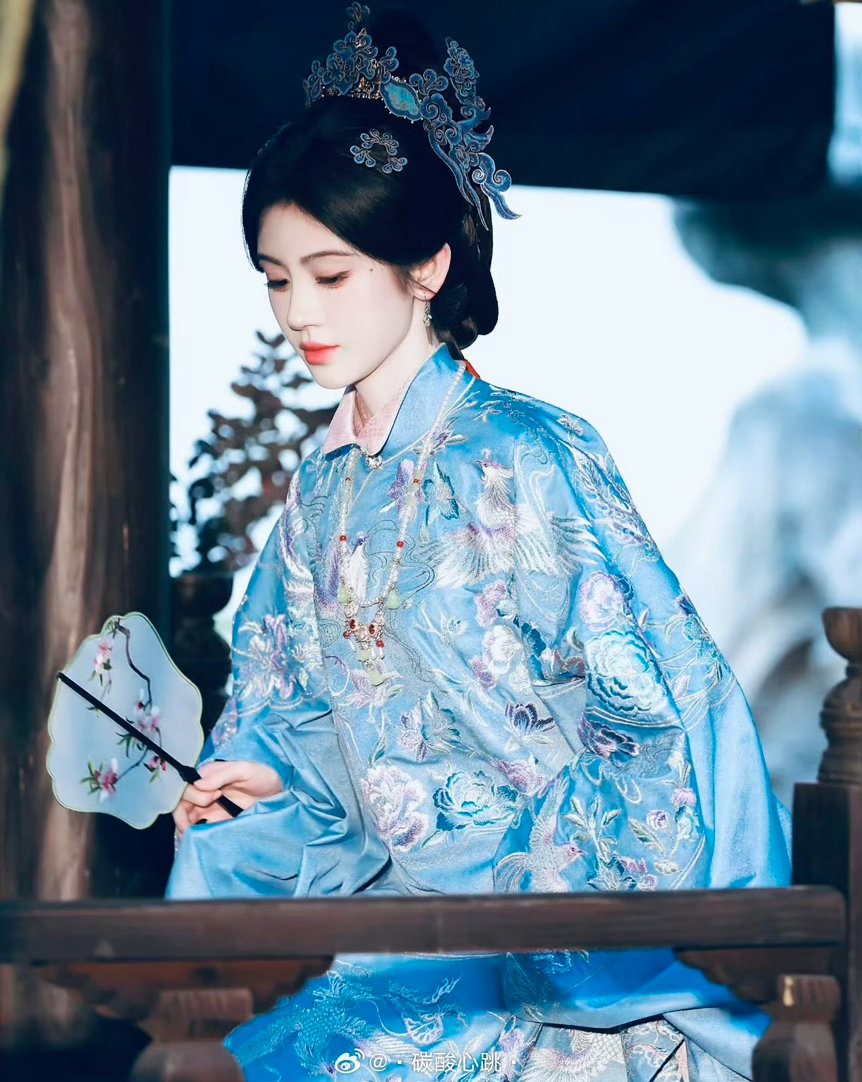 易小雅给鞠婧祎做的明制造型所有人都为苏绿夏倾倒吧 