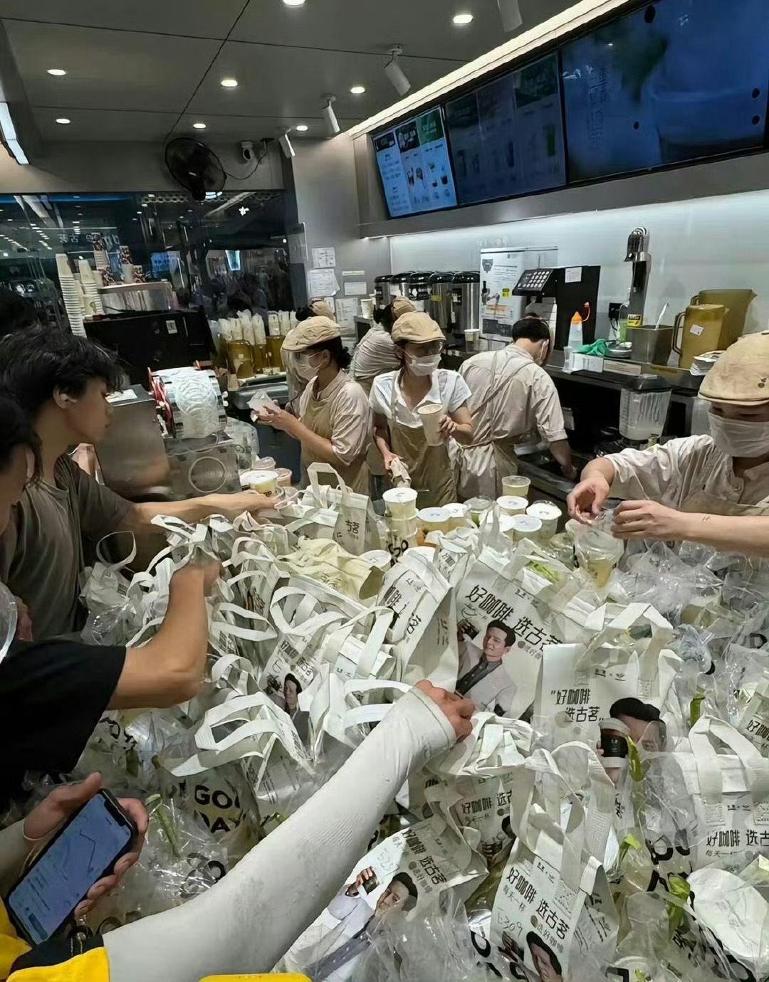 免费奶茶都是谁在喝啊[泪] ​​​