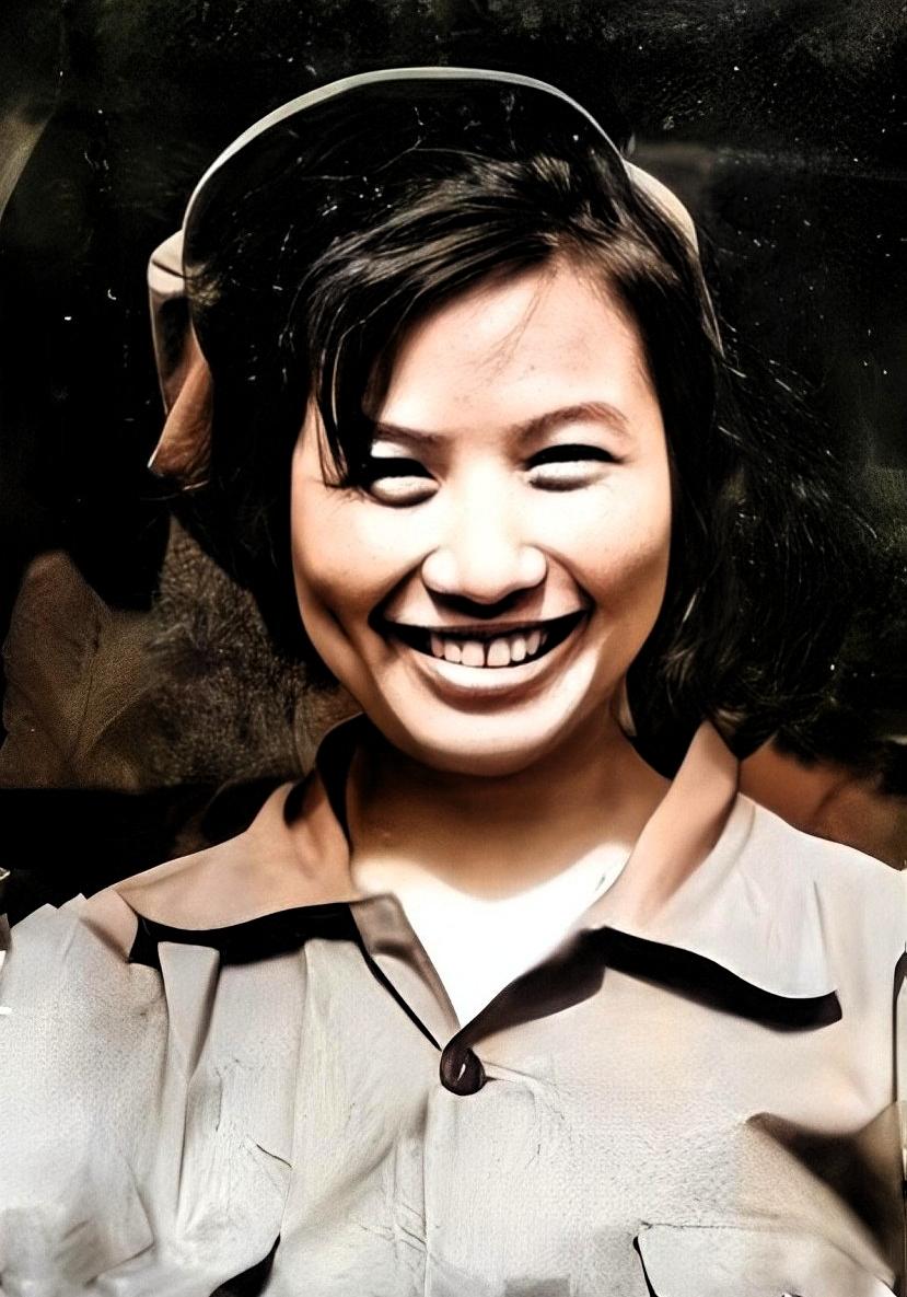 孙新世，又名黄粤生，1926年生于广州，是革命烈士孙炳文与任锐最小的女儿，著名戏