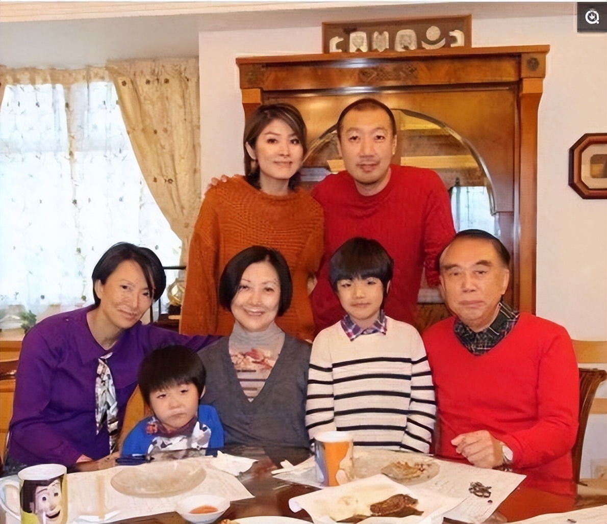 陈慧琳回应大儿子像宋仲基陈慧琳幽默回应儿子被说像宋仲基，直言不像、只是普通人，还