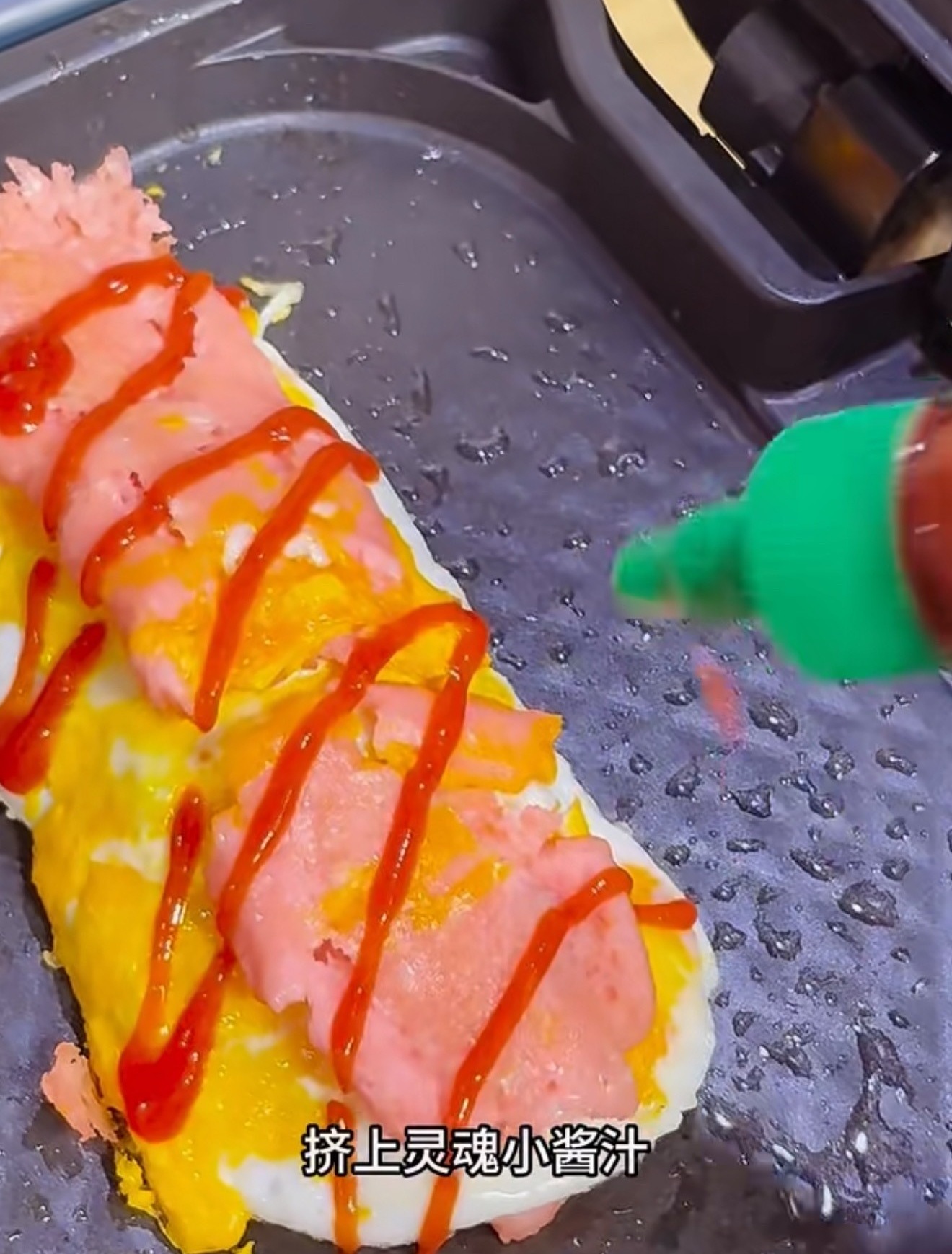 淀粉肠进入瑜伽裤时代 搞得再好看再花哨，淀粉肠我也吃不习惯。我只吃火腿肠，这才是