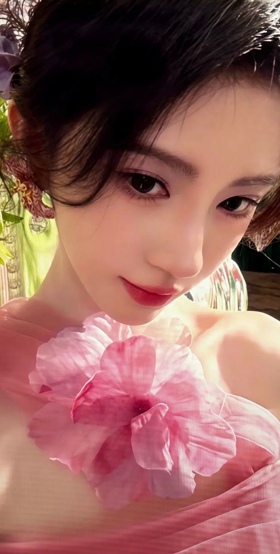我怎么说这张有点眼熟呢 原来是五星的妆造