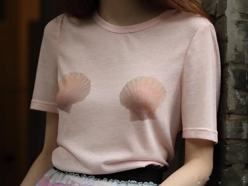 近期一款 “海的女儿” 系列女装短袖 因奇葩设计 引发热议，大家觉得如何？ 