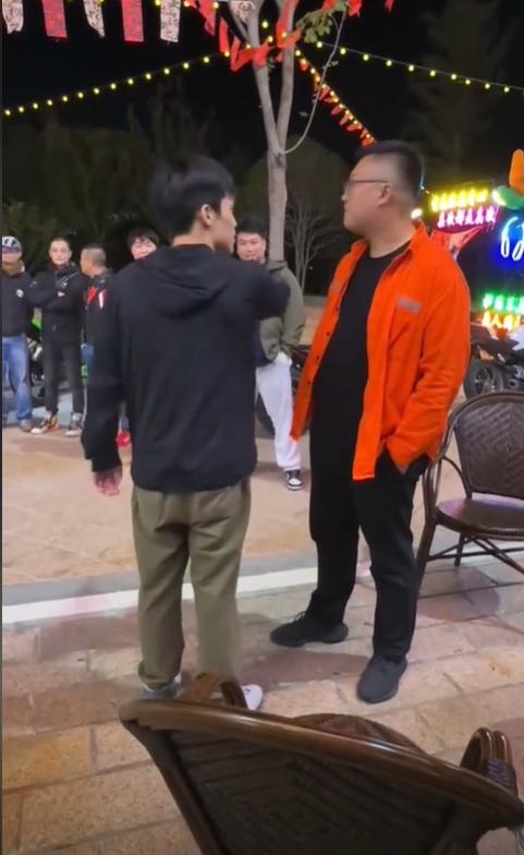 #男子持刀伤人致1死已被警方控制#好奇怪，为何那么多人都同情凶手？
1，凶手自以