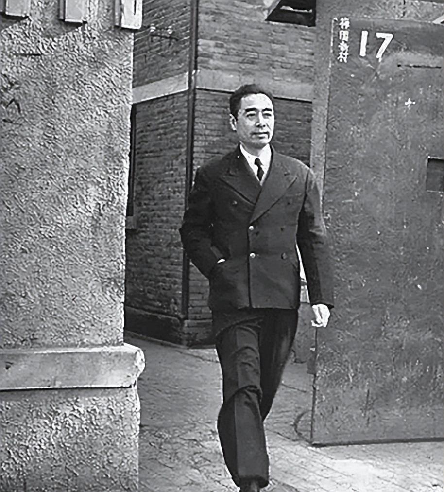 1946年深夜，陈布雷专程拜访周恩来请求帮忙“托孤”，周恩来亲口承诺：放心交给我