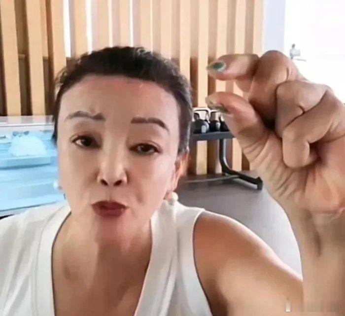 张兰太尴尬了！8月16日，张兰大张旗鼓的晒出大S出轨的证据，还上了热搜，然而网友