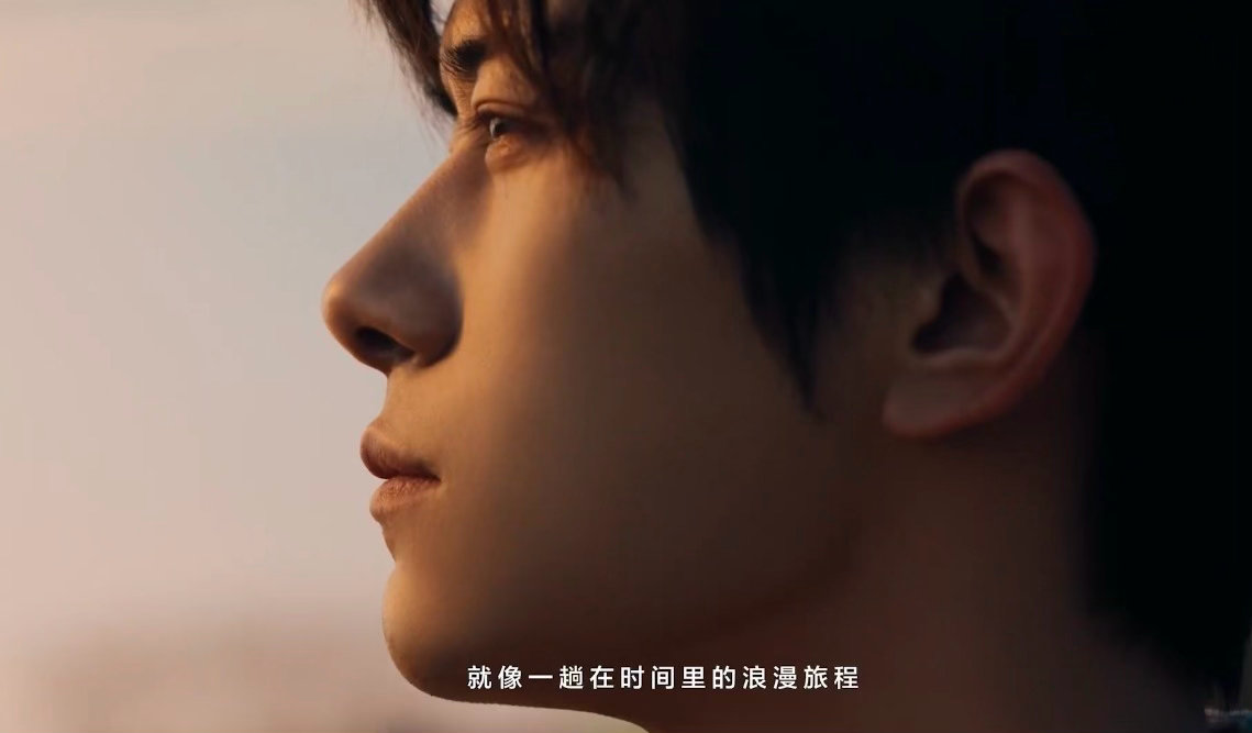 易烊千玺说走慢点才能走成自己 最难得的，是易烊千玺走过这么长的路，依然能说出这句