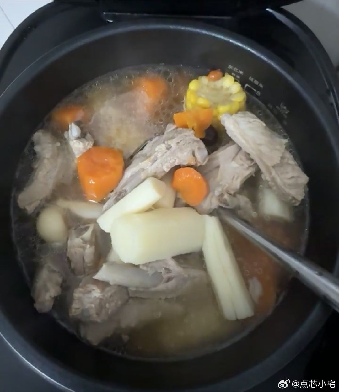 建议大家少喝肉汤  从小到大家里人都说营养都在汤了，我就很奇怪，难道不是营养都在