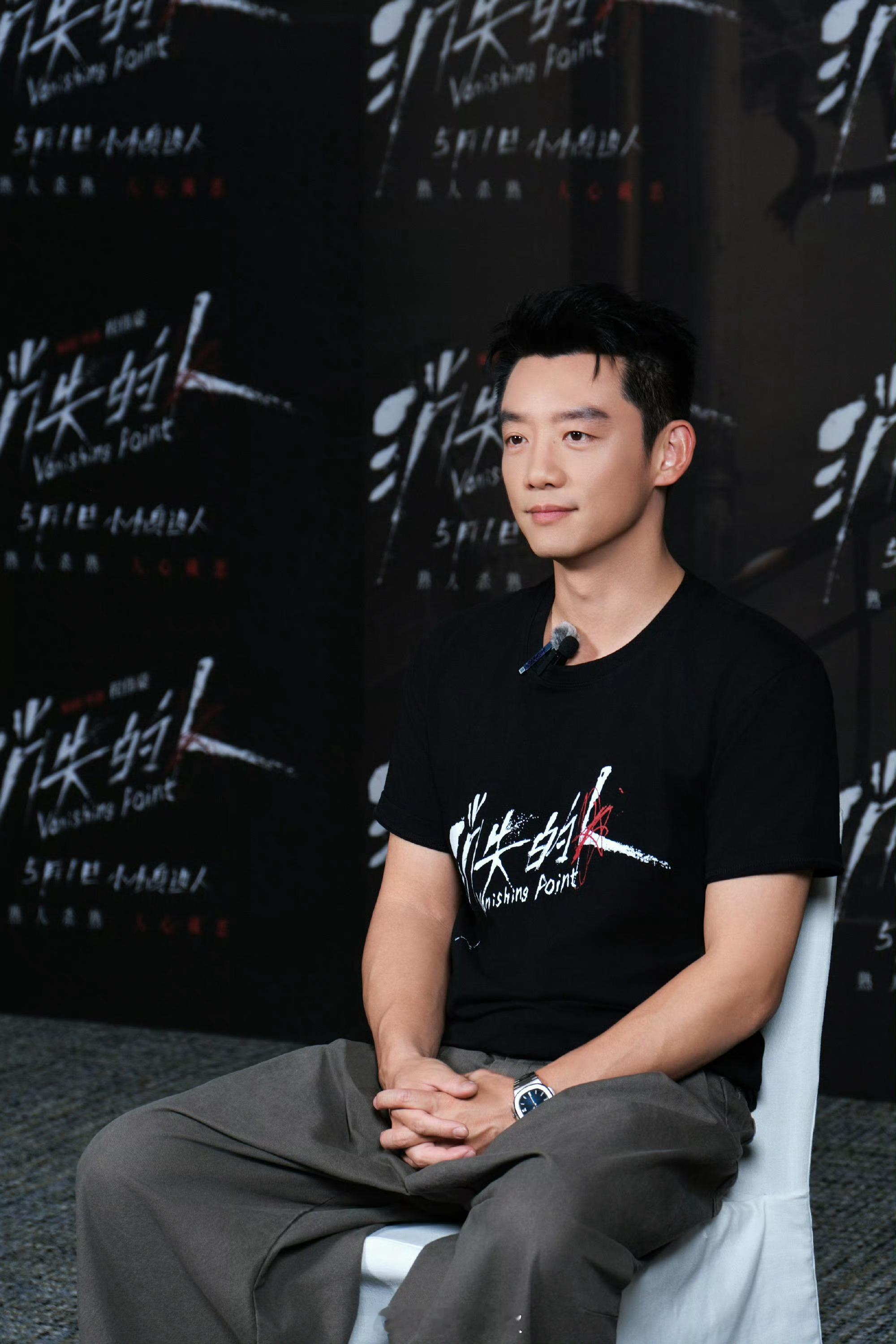 郑恺武汉过早vlog郑恺骑单车吃热干面热干面拌匀了，单车也骑顺了，路演冲！🏃♂