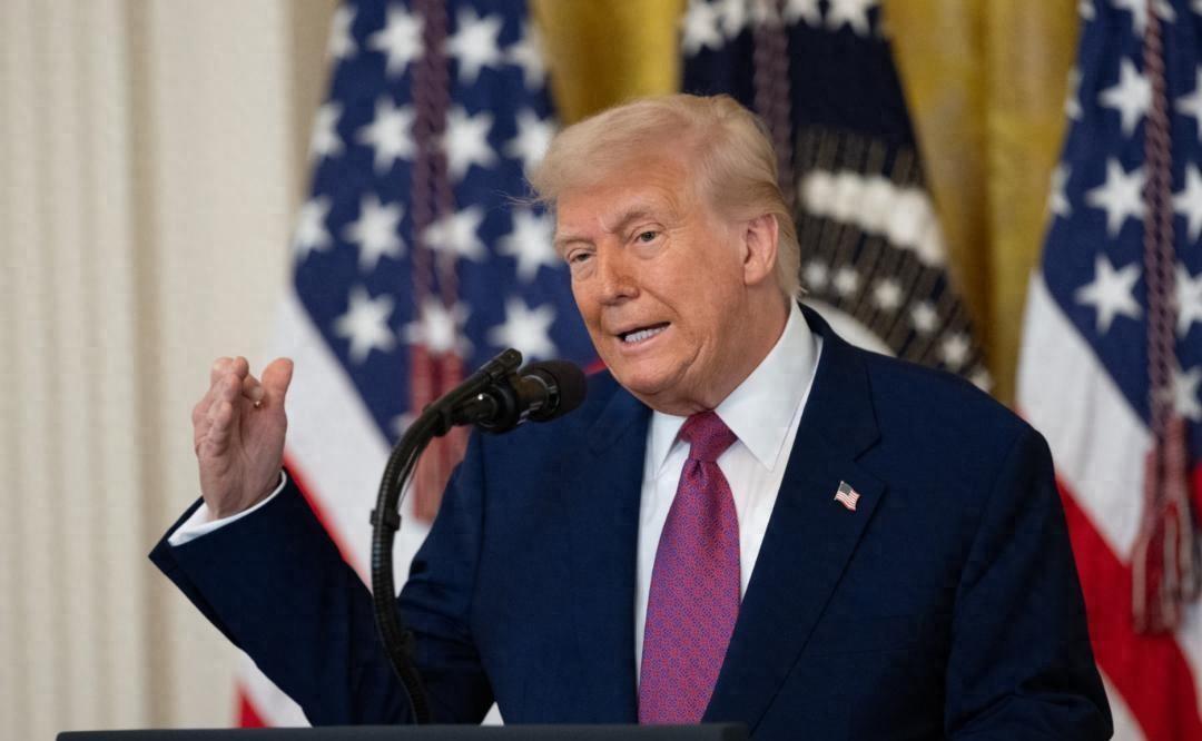 绝了！中东这边火星子刚蹿起来，伊朗还没怎么样，华盛顿的大本营竟然先炸锅了。

原