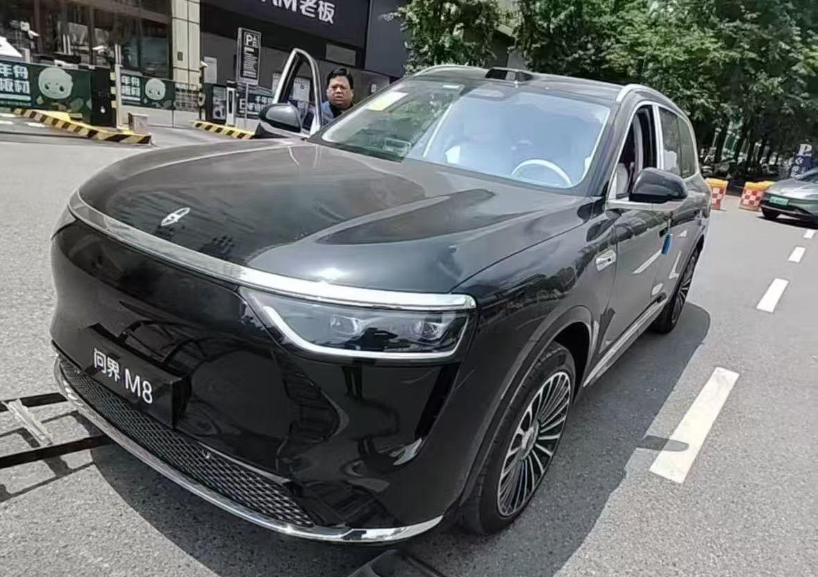 品牌：问界M8（6座）
车型：2025款四驱Max+ EV
排量：电动
指导价：