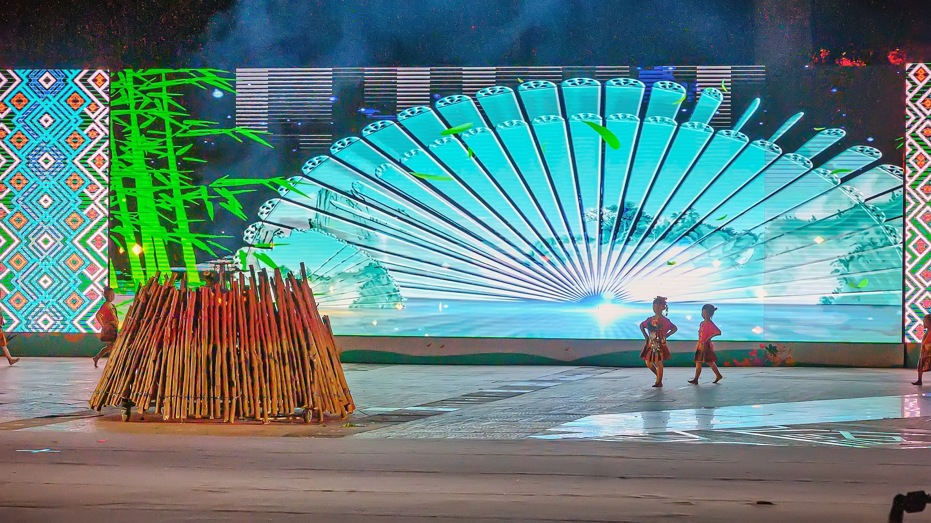 保亭三月三。2025年海南黎苗族传统节日“三月三”保亭分会场文艺演出。