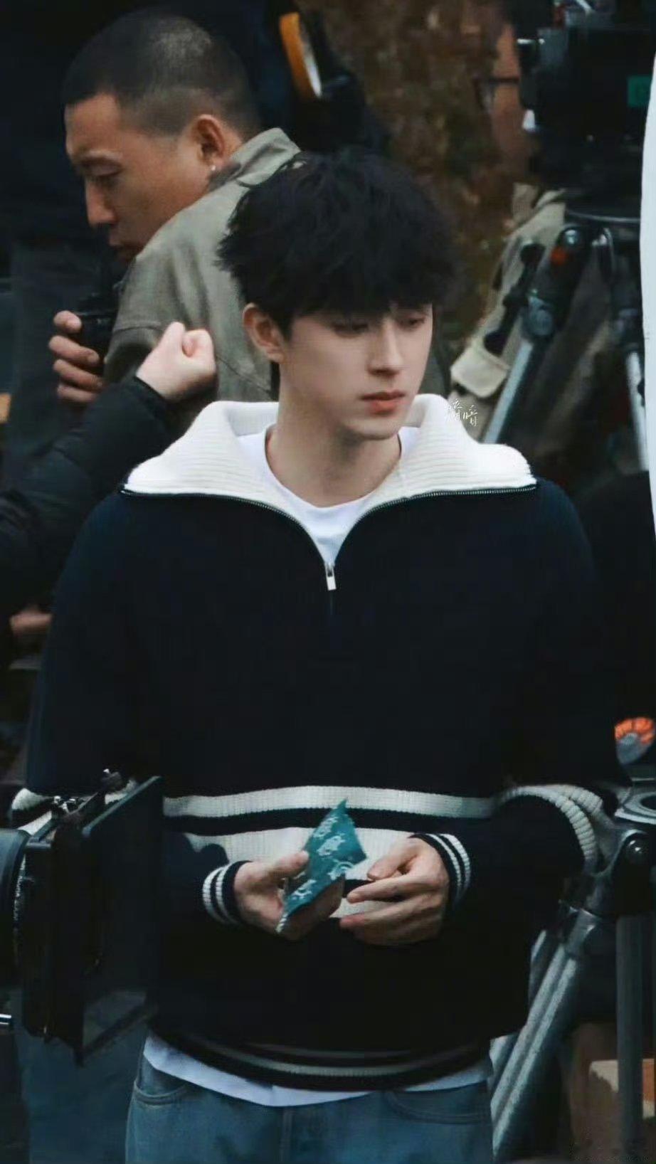 敖瑞鹏不二之臣小卷毛造型哇哦！就是一整个反差感拉满了！！！男高霸总一秒切换 