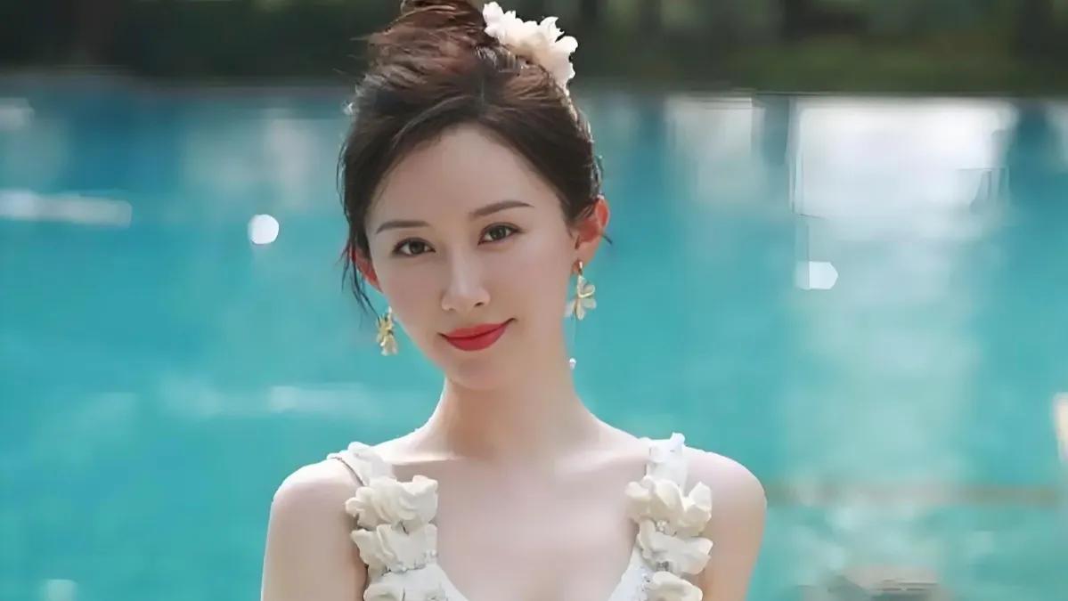 舒畅短剧之旅：片酬之谜与未来悬念

曾风靡荧屏的舒畅，如今转身投入短剧领域，每天