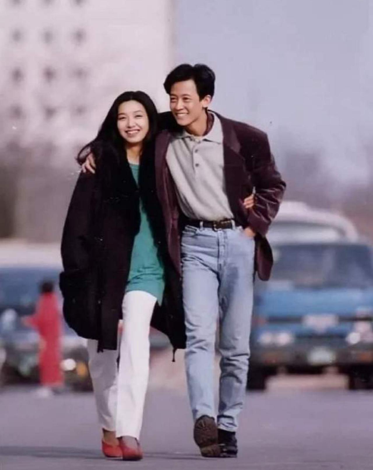 1998年，王志文飞了12小时落地美国，冲进产房没看江珊，而是将所有注意力看向隔