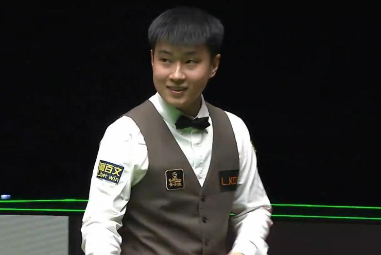 赛后走廊里，一位跟拍多年的体育记者抽着烟感叹：“赵心童这场胜利，根本不是技术回归