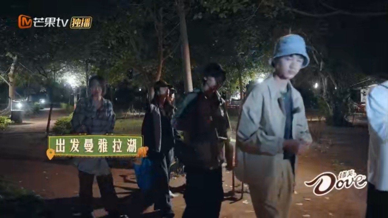 #荣梓杉走在路上突然返祖#荣梓杉走在路上，突然返祖，仿佛回到了原始时代。他语言一