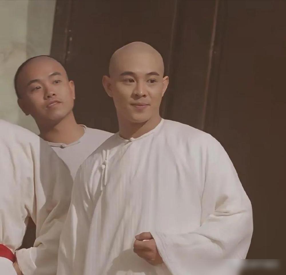 李连杰一句话，让李安急疯了，自己上亿片酬也扔了！
 
你可能不知道，当年李安为他