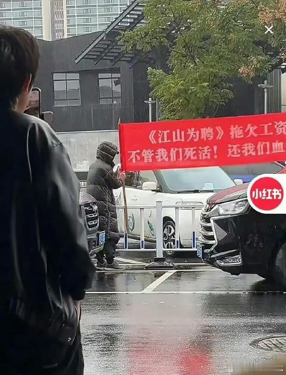 这个剧从开拍之前就各种难评的消息不断…… 