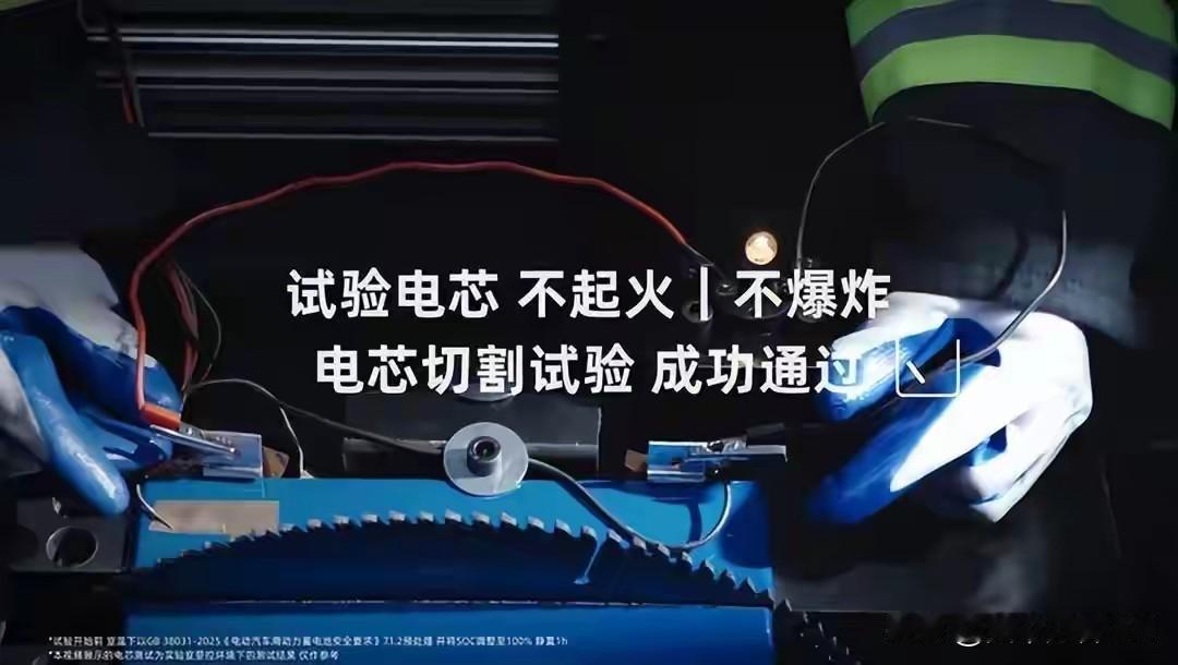 。
 
全线控四轮转向，此前仅保时捷、奔驰等百万级旗舰车型搭载，且多为选装配置 