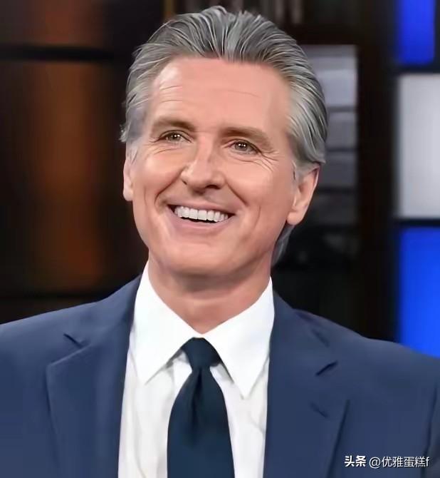 加州州长纽森发文表示，美国人实实在在正在为唐纳德·特朗普的腐败付出代价。他利用关