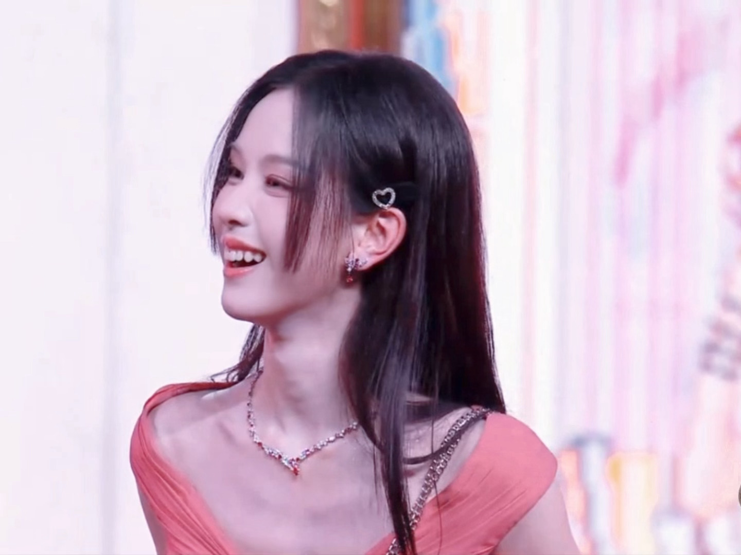 我要被这个y2k陈都灵萌哭了。。。微博之夜内场