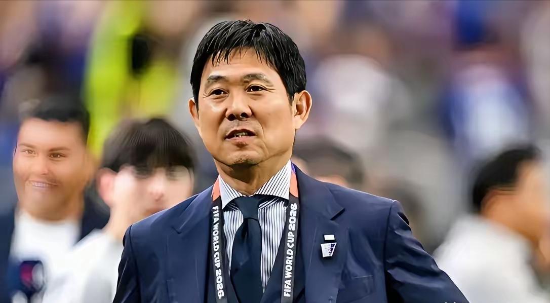 日本队万万没想到，自己被对手做了个两头堵的“死局”。随着荷兰5:1大胜瑞典，两队