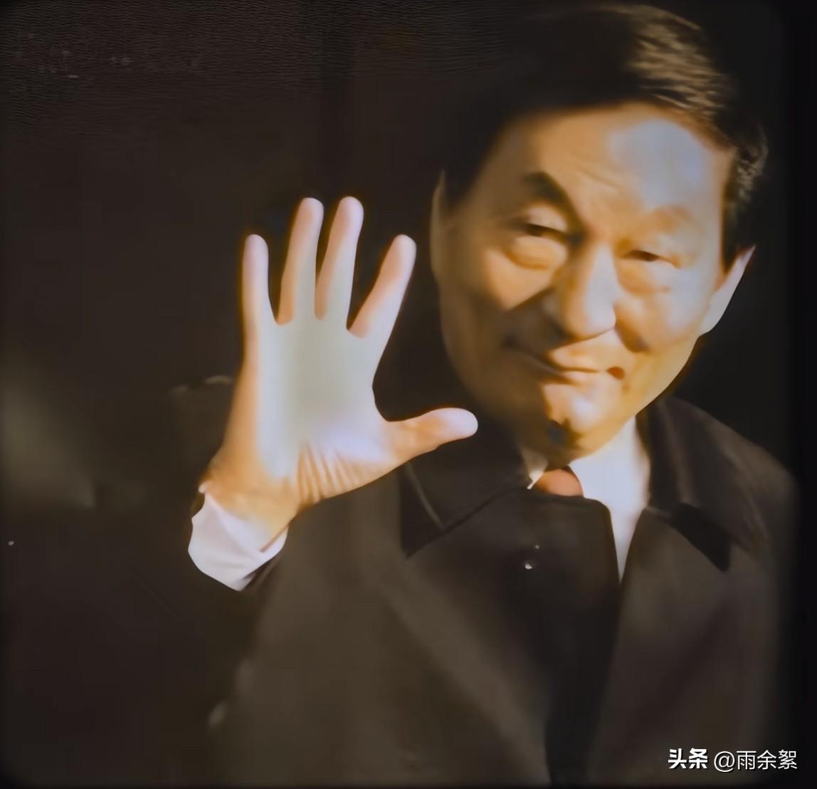 七律·悼念朱镕基

镕基不畏改革难，
万丈深渊勇往前。
夙兴夜寐筹良策，
雷厉风