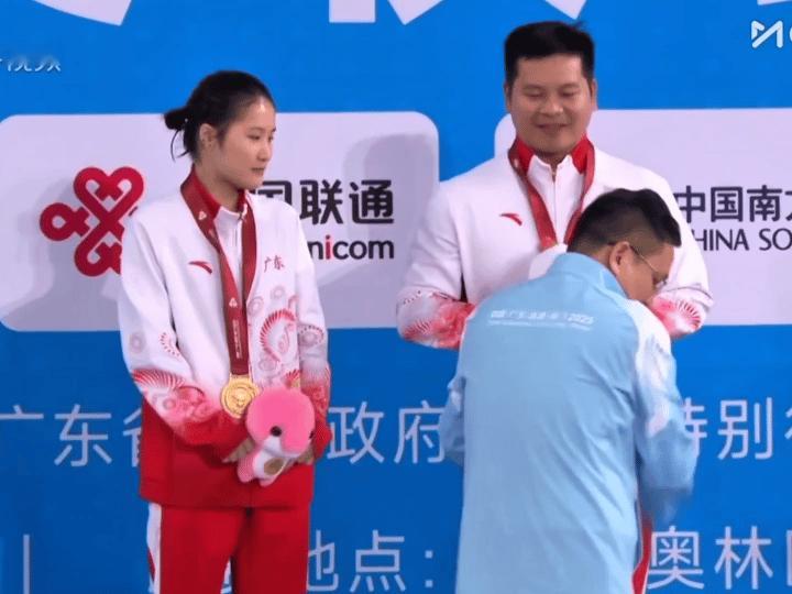 肿么会有这么可爱的颁奖[期待][期待][期待]“吉祥物 薅走”[yeah][ye