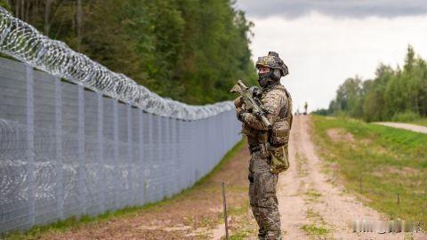 拉脱维亚已全面完成与俄罗斯边境线的隔离屏障修建工程
 
12月30日，RBC-乌