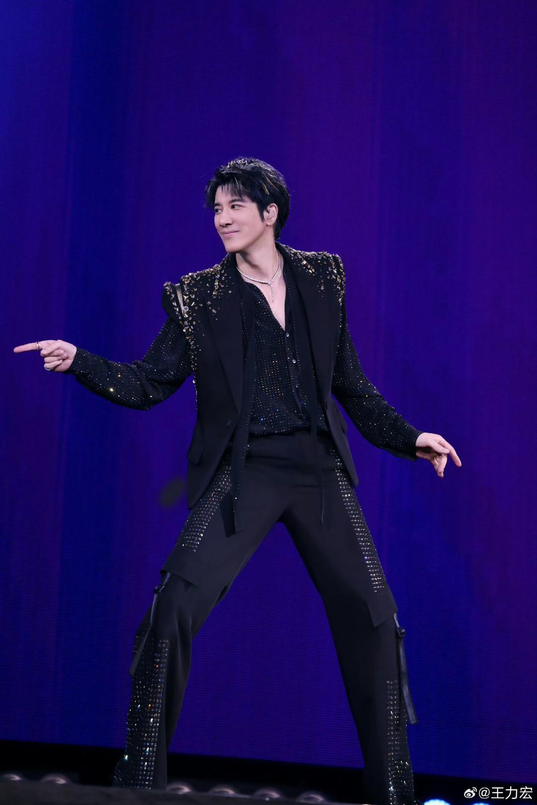 #王力宏成都演唱会恰逢出道30周年#【王力宏成都演唱会定档，恰逢其出道30周年纪