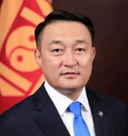 你敢信？那个曾经靠挖矿吃饭、靠“第三邻国”幻想过日子的蒙古，突然换了个活法！谁都