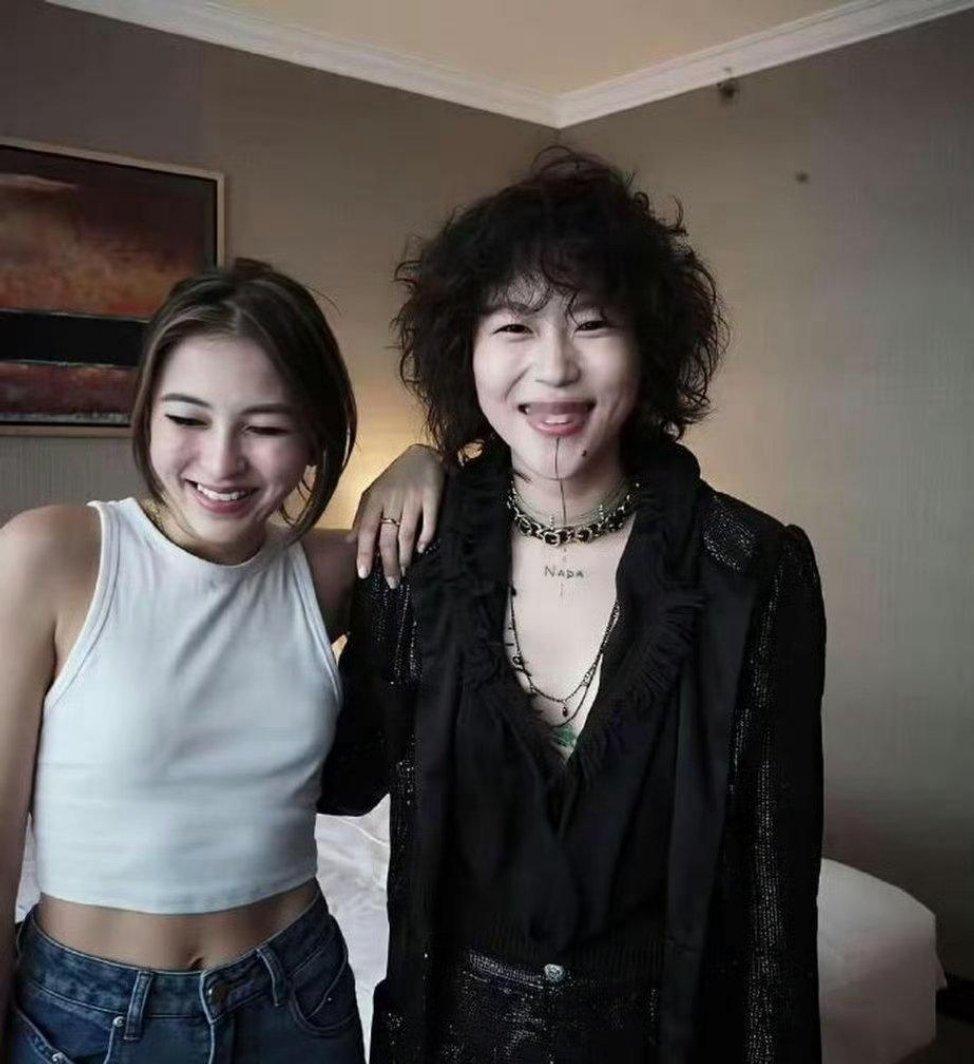 王⁠﻿菲﻿现在估计一个头两﻿个大﻿，这闺﻿女‎到底管⁠‏还是不管‏‏‏呢？‎ ​