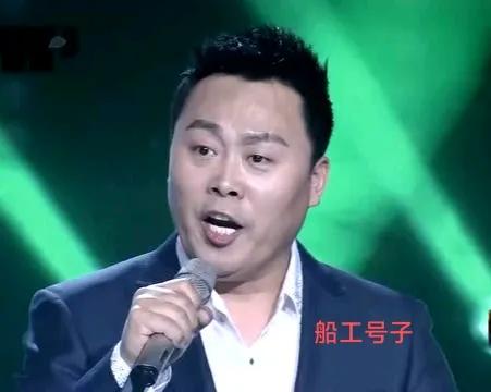 刘大成的歌声为何感染力不强

刘大成曾获得《星光大道》的总冠军，他音域宽，嗓音清